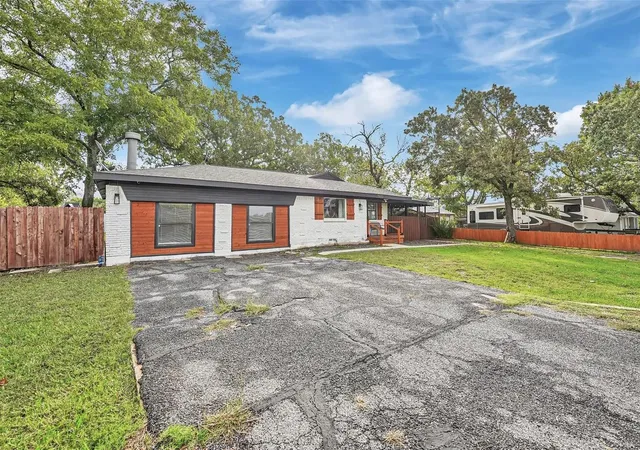 Photo 3 of Single family home for sale at 7835 County Road 436, Princeton, TX 75407 | MLS# 21344203 | Listing updated on 2026-09-19