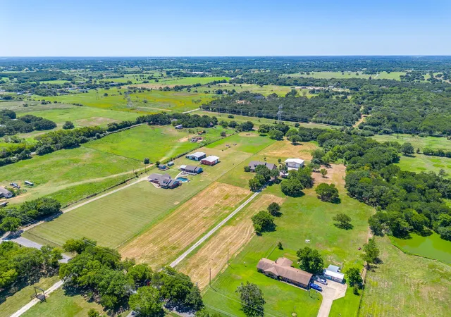 Photo 3 of Sale Pending at 1308 County Road 705, Joshua, TX 76058 | MLS# 21344239 | Listing updated on 2026-09-23