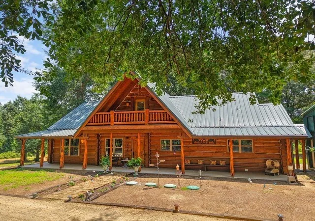 Photo 2 of Single family home for sale at 2226 Holly Rd, Gilmer, TX 75644 | MLS# 21344249 | Listing updated on 2026-07-29