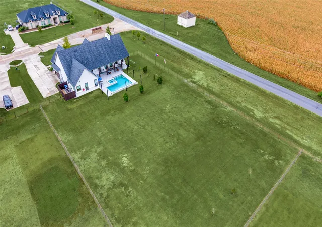 Photo 2 of Single family home for sale at 43 Ohanlon Dr, Van Alstyne, TX 75495 | MLS# 21342007 | Listing updated on 2026-07-29