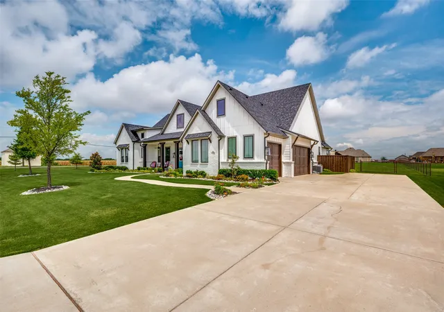 Photo 3 of Single family home for sale at 43 Ohanlon Dr, Van Alstyne, TX 75495 | MLS# 21342007 | Listing updated on 2026-07-29