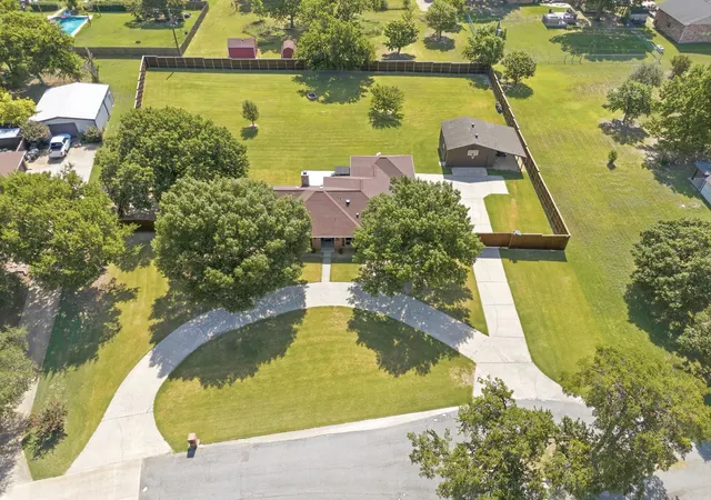 Photo 3 of Sale Pending at 220 Dale Dr, Mc Kinney, TX 75071 | MLS# 21344283 | Listing updated on 2026-09-11