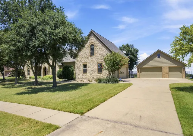 Photo 2 of Single family home for sale at 12 Granite Ridge Dr, Rockwall, TX 75032 | MLS# 21343299 | Listing updated on 2026-10-06