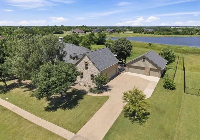 Photo 3 of Single family home for sale at 12 Granite Ridge Dr, Rockwall, TX 75032 | MLS# 21343299 | Listing updated on 2026-10-06