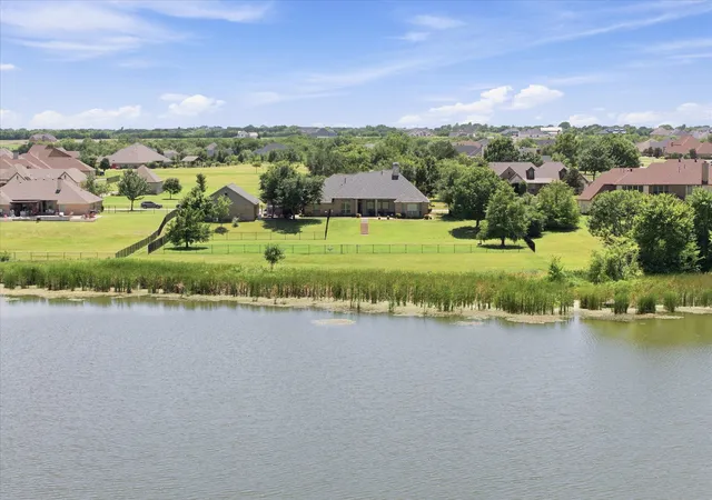 Photo 3 of Single family home for sale at 12 Granite Ridge Dr, Rockwall, TX 75032 | MLS# 21343299 | Listing updated on 2026-10-06