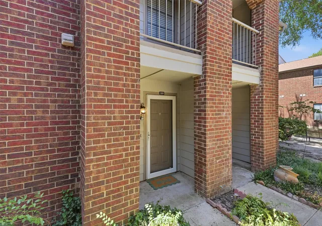 Photo 3 of Condo for sale at 3201 Donnelly Cir #309, Fort Worth, TX 76107 | MLS# 21344040 | Listing updated on 2026-09-10