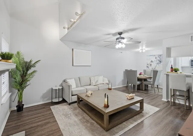Listing Photo 4 - Condo for sale in building located at 3201 Donnelly Cir, Fort Worth, TX 76107 - Unit #309