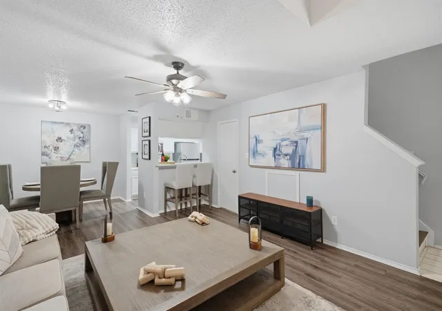 Listing Photo 5 - Condo for sale in building located at 3201 Donnelly Cir, Fort Worth, TX 76107 - Unit #309
