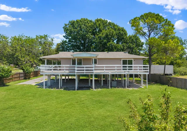 Photo 2 of Single family home for sale at 17235 Lake Ray Hubbard Dr, Forney, TX 75126 | MLS# 21344049 | Listing updated on 2026-07-30