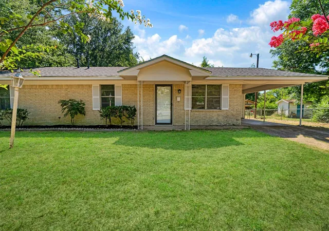 Photo 1 of Single family home for sale at 351 Ne 6th, Paris, TX 75460 | MLS# 21342931 | Listing updated on 2026-07-30