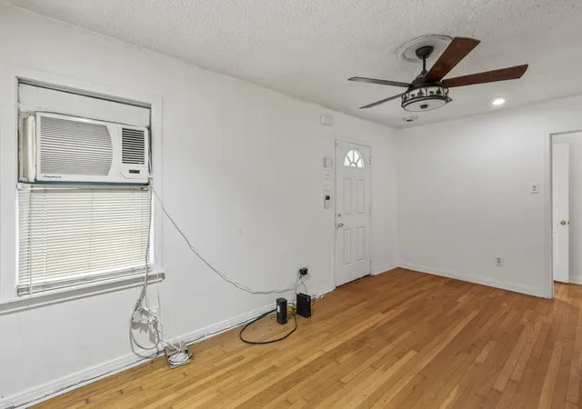 Photo 4 of Single family home for sale at 4330 Wabash Ave, Fort Worth, TX 76133 | MLS# 21341617 | Listing updated on 2026-09-29