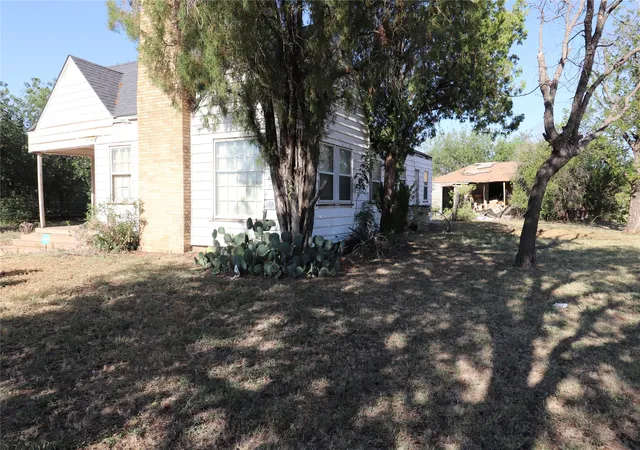 Photo 2 of Single family home for sale at 1402 Avenue K, Anson, TX 79501 | MLS# 21342766 | Listing updated on 2026-09-13