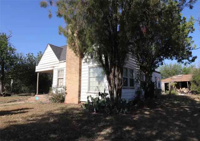 Photo 3 of Single family home for sale at 1402 Avenue K, Anson, TX 79501 | MLS# 21342766 | Listing updated on 2026-09-13