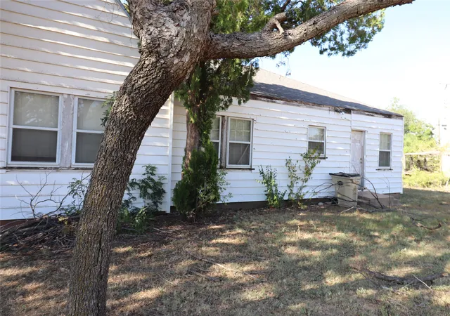 Photo 4 of Single family home for sale at 1402 Avenue K, Anson, TX 79501 | MLS# 21342766 | Listing updated on 2026-09-13