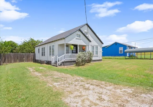 Photo 3 of Single family home for sale at 102 Brookshire, Riesel, TX 76682 | MLS# 21344345 | Listing updated on 2026-07-30