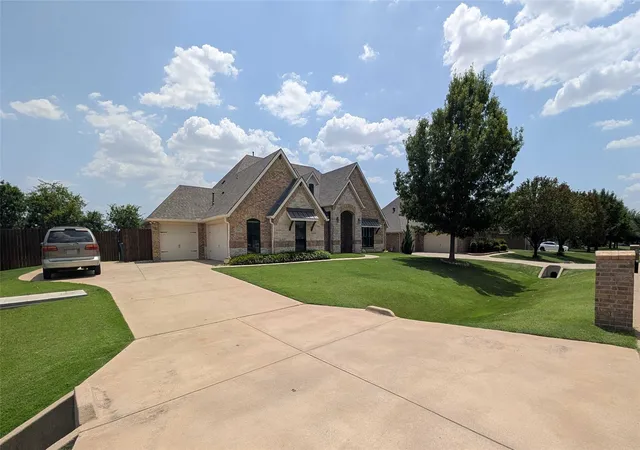 Photo 3 of Sale Pending at 1301 Twisting Star Dr, Haslet, TX 76052 | MLS# 21344097 | Listing updated on 2026-09-11