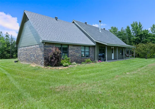 Photo 3 of Single family home for sale at 2847 1764 Rd, Jefferson, TX 75657 | MLS# 21344356 | Listing updated on 2026-09-14