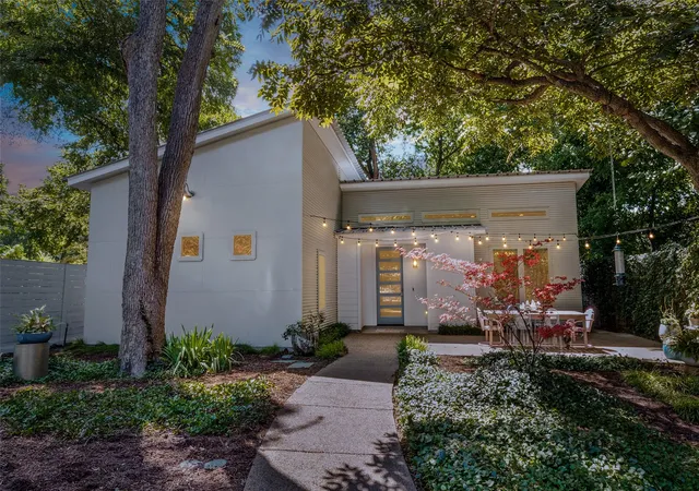 Photo 4 of Sale Pending at 8820 Eustis Ave, Dallas, TX 75218 | MLS# 21336213 | Listing updated on 2026-09-10