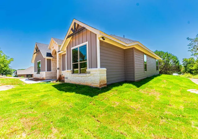 Photo 2 of Single family home for sale at 1017 Mojave Trl, Granbury, TX 76048 | MLS# 21342611 | Listing updated on 2026-09-17