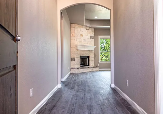Photo 3 of Single family home for sale at 1017 Mojave Trl, Granbury, TX 76048 | MLS# 21342611 | Listing updated on 2026-09-17
