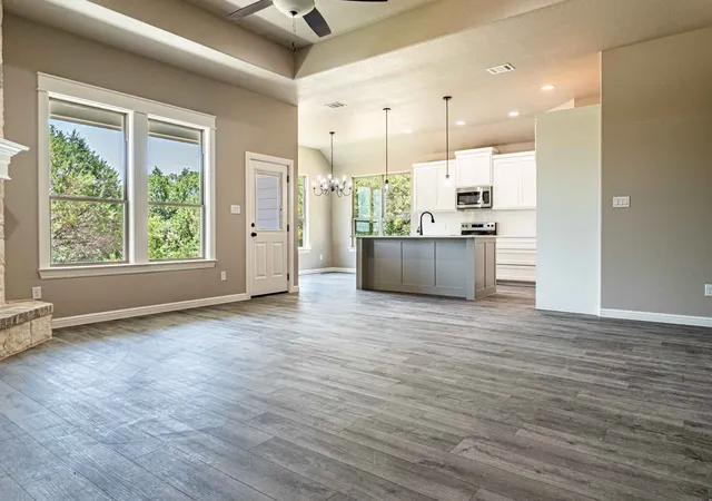 Photo 4 of Single family home for sale at 1017 Mojave Trl, Granbury, TX 76048 | MLS# 21342611 | Listing updated on 2026-09-17