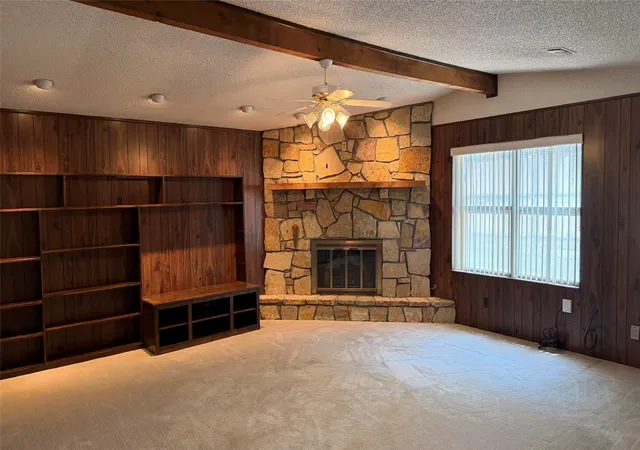 Photo 3 of Single family home for sale at 401 Glenhaven Dr, Azle, TX 76020 | MLS# 21344572 | Listing updated on 2026-07-30