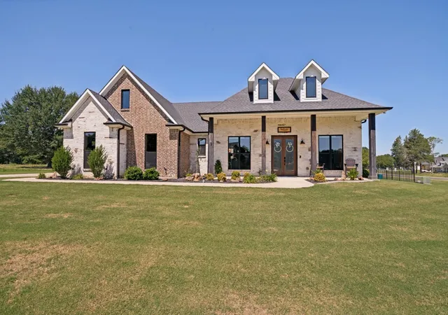 Photo 2 of Single family home for sale at 722 Clubview Dr, Kemp, TX 75143 | MLS# 21338419 | Listing updated on 2026-07-30