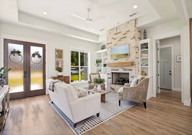 Photo 3 of Single family home for sale at 722 Clubview Dr, Kemp, TX 75143 | MLS# 21338419 | Listing updated on 2026-07-30