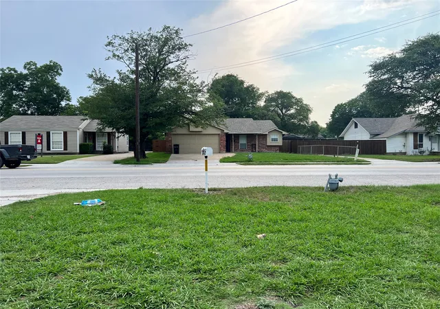 Photo 3 of Land for sale at 808 N Goliad St, Rockwall, TX 75087 | MLS# 21336373 | Listing updated on 2026-09-28