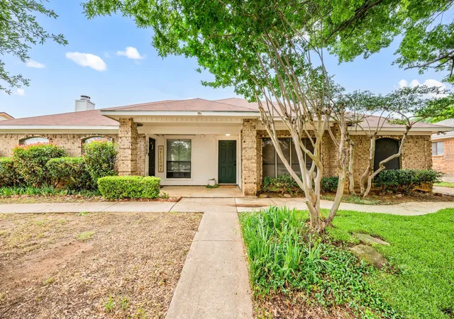 Photo 1 of Single family home for sale at 2911 Post Oak Dr, Euless, TX 76039 | MLS# 21343064 | Listing updated on 2026-09-28