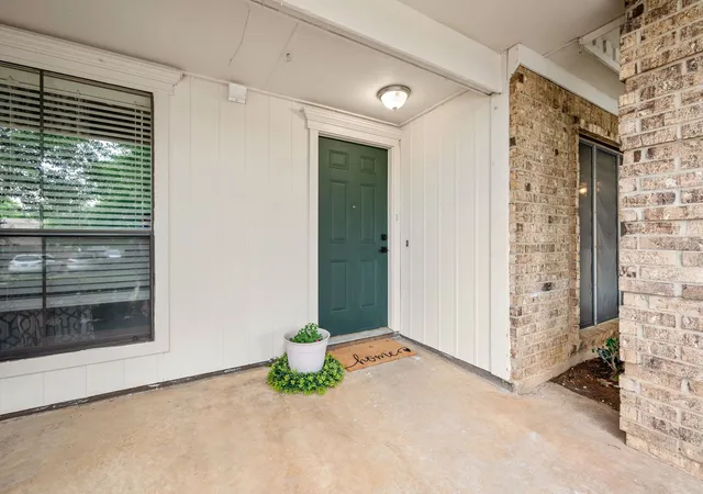 Photo 3 of Single family home for sale at 2911 Post Oak Dr, Euless, TX 76039 | MLS# 21343064 | Listing updated on 2026-09-28