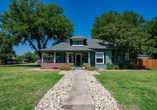 Photo 1 of Single family home for sale at 401 N Avenue H, Haskell, TX 79521 | MLS# 21343483 | Listing updated on 2026-09-21