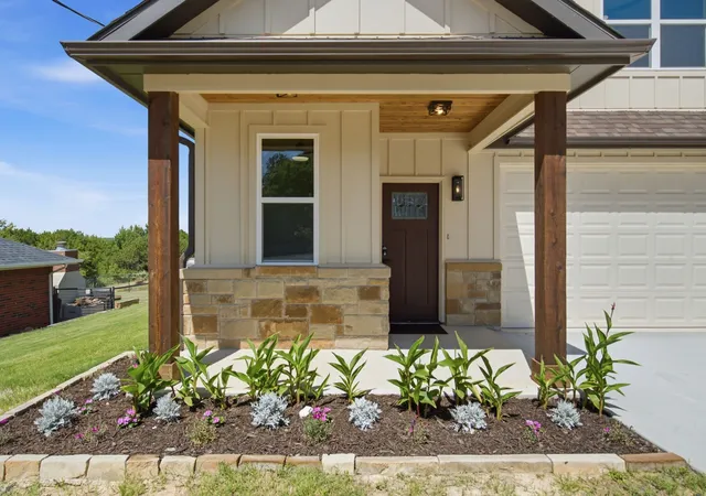 Photo 1 of Single family home for sale at 1613 Franklin St, Weatherford, TX 76086 | MLS# 21344226 | Listing updated on 2026-09-25