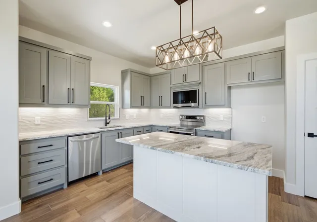 Photo 3 of Single family home for sale at 1613 Franklin St, Weatherford, TX 76086 | MLS# 21344226 | Listing updated on 2026-09-25