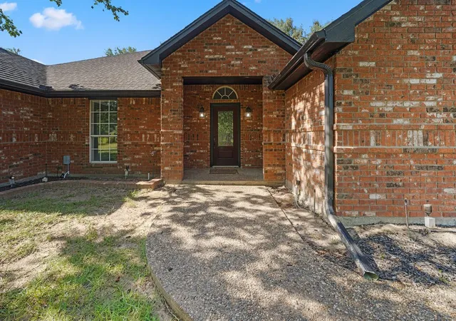 Photo 2 of Single family home for sale at 510 Oklahoma St, Van, TX 75790 | MLS# 21344665 | Listing updated on 2026-07-30
