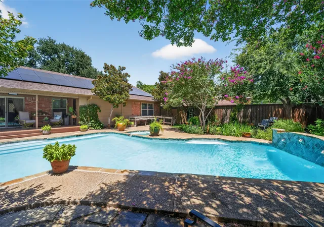Photo 4 of Single family home for sale at 1810 S Crest, Carrollton, TX 75006 | MLS# 21344492 | Listing updated on 2026-09-12