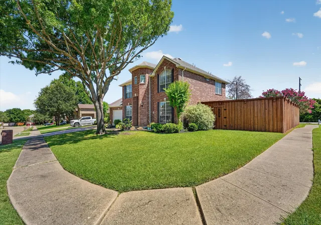 Photo 2 of Single family home for sale at 4302 Founders Dr, Rowlett, TX 75089 | MLS# 21344631 | Listing updated on 2026-09-10