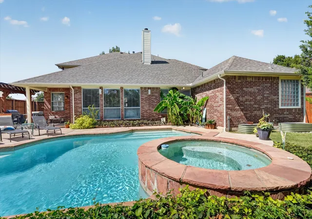 Photo 3 of Single family home for sale at 4302 Founders Dr, Rowlett, TX 75089 | MLS# 21344631 | Listing updated on 2026-09-10