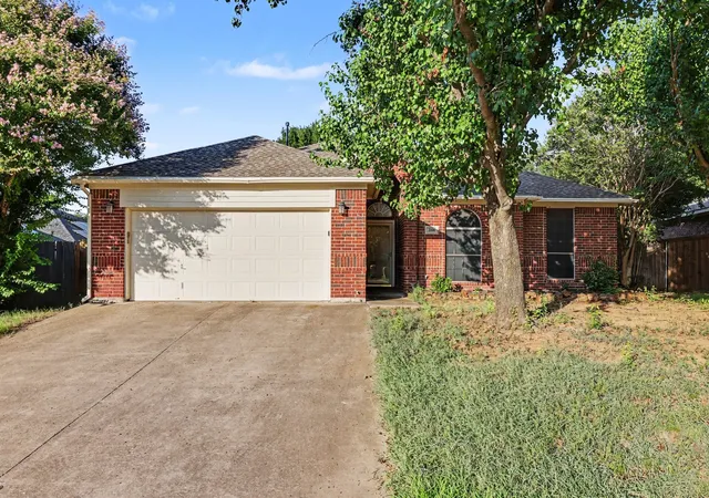 Photo 1 of Sale Pending at 3104 Mulholland Rd, Denton, TX 76210 | MLS# 21338062 | Listing updated on 2026-08-31