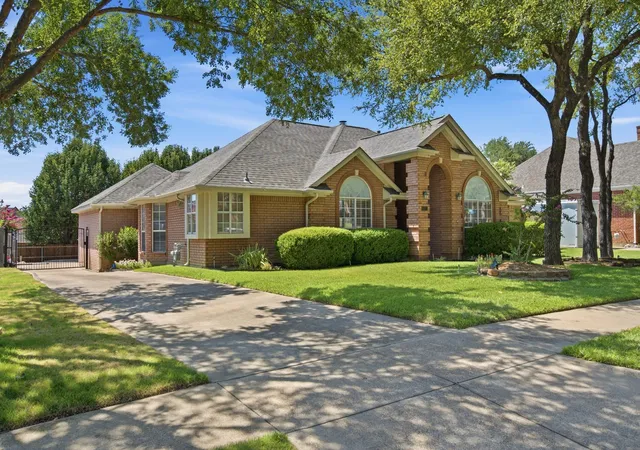 Photo 3 of Single family home for sale at 8417 Castle Creek Rd, North Richland Hills, TX 76182 | MLS# 21342604 | Listing updated on 2026-10-02