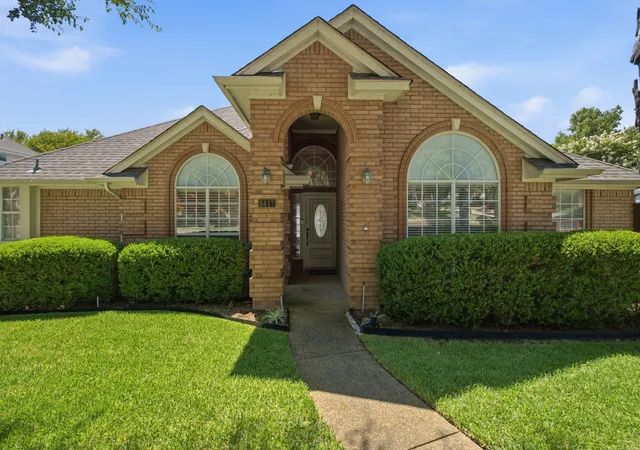 Photo 3 of Single family home for sale at 8417 Castle Creek Rd, North Richland Hills, TX 76182 | MLS# 21342604 | Listing updated on 2026-10-02