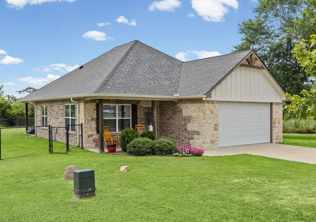 Photo 2 of Single family home for sale at 228 Mill St, Emory, TX 75440 | MLS# 21344500 | Listing updated on 2026-07-30