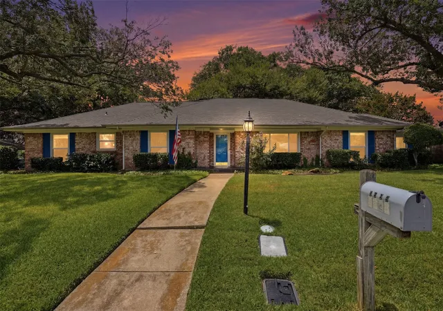 Photo 3 of Sale Pending at 4328 Winding Wy, Benbrook, TX 76126 | MLS# 21333032 | Listing updated on 2026-09-12