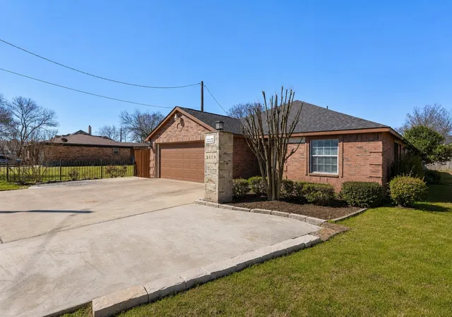 Photo 2 of Single family home for sale at 3809 S Peachtree Rd, Balch Springs, TX 75180 | MLS# 21344739 | Listing updated on 2026-07-30