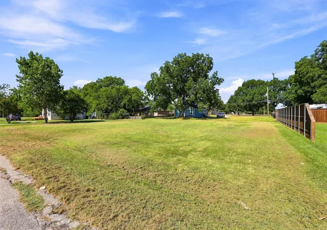 Photo 4 of Land for sale at 1018 Yarbrough St, Pilot Point, TX 76258 | MLS# 21342837 | Listing updated on 2026-07-30
