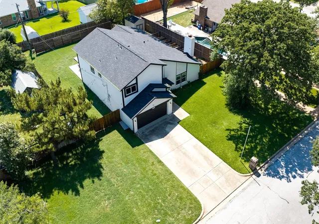 Photo 3 of Single family home for sale at 2316 Hummingbird Trl, Grapevine, TX 76051 | MLS# 21337692 | Listing updated on 2026-10-06