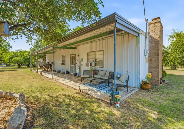 Photo 3 of Single family home for sale at 609 E Labadie Ave, De Leon, TX 76444 | MLS# 21343908 | Listing updated on 2026-09-12