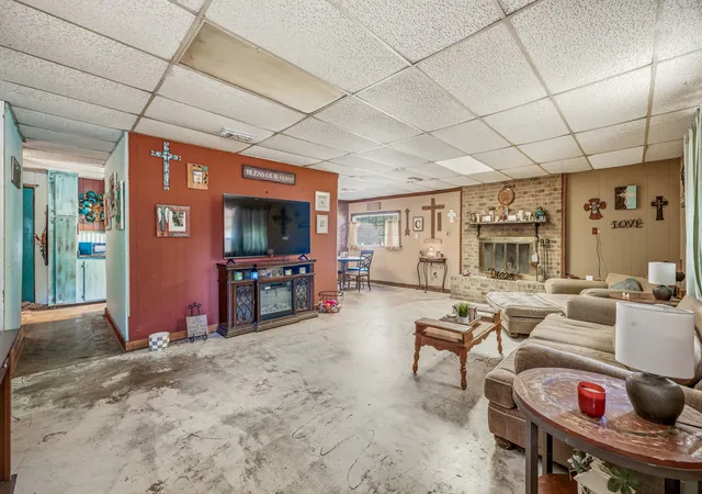 Photo 3 of Single family home for sale at 609 E Labadie Ave, De Leon, TX 76444 | MLS# 21343908 | Listing updated on 2026-09-12