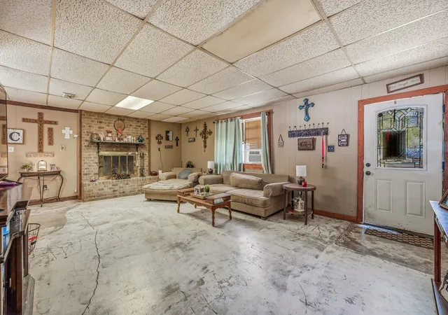 Photo 4 of Single family home for sale at 609 E Labadie Ave, De Leon, TX 76444 | MLS# 21343908 | Listing updated on 2026-09-12