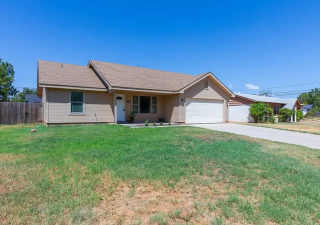 Photo 2 of Single family home for sale at 2910 Wenwood Rd, Abilene, TX 79606 | MLS# 21344855 | Listing updated on 2026-09-19